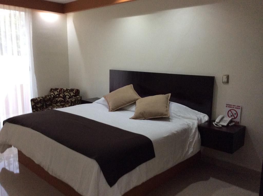 Hotel La Media Luna Inn Huejutla de Reyes الغرفة الصورة