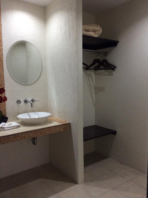 Hotel La Media Luna Inn Huejutla de Reyes الغرفة الصورة