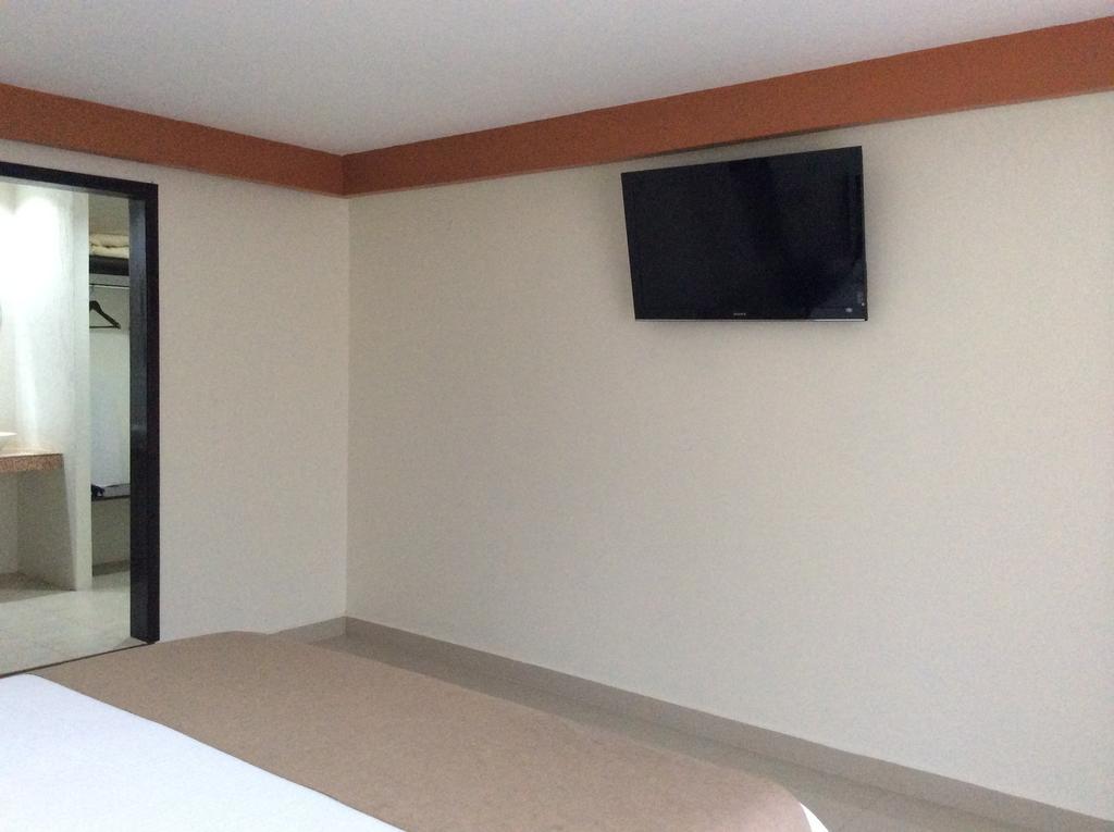 Hotel La Media Luna Inn Huejutla de Reyes الغرفة الصورة